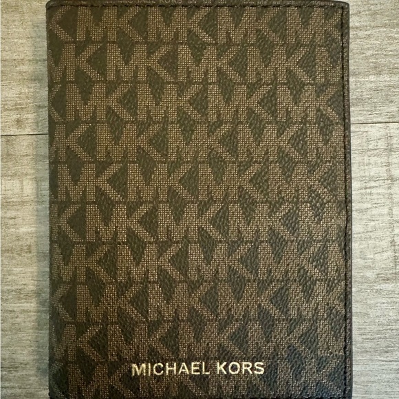 Michael Kors Brown Monogram Jet Set Passport Holder Wallet - Picture 1 of 3